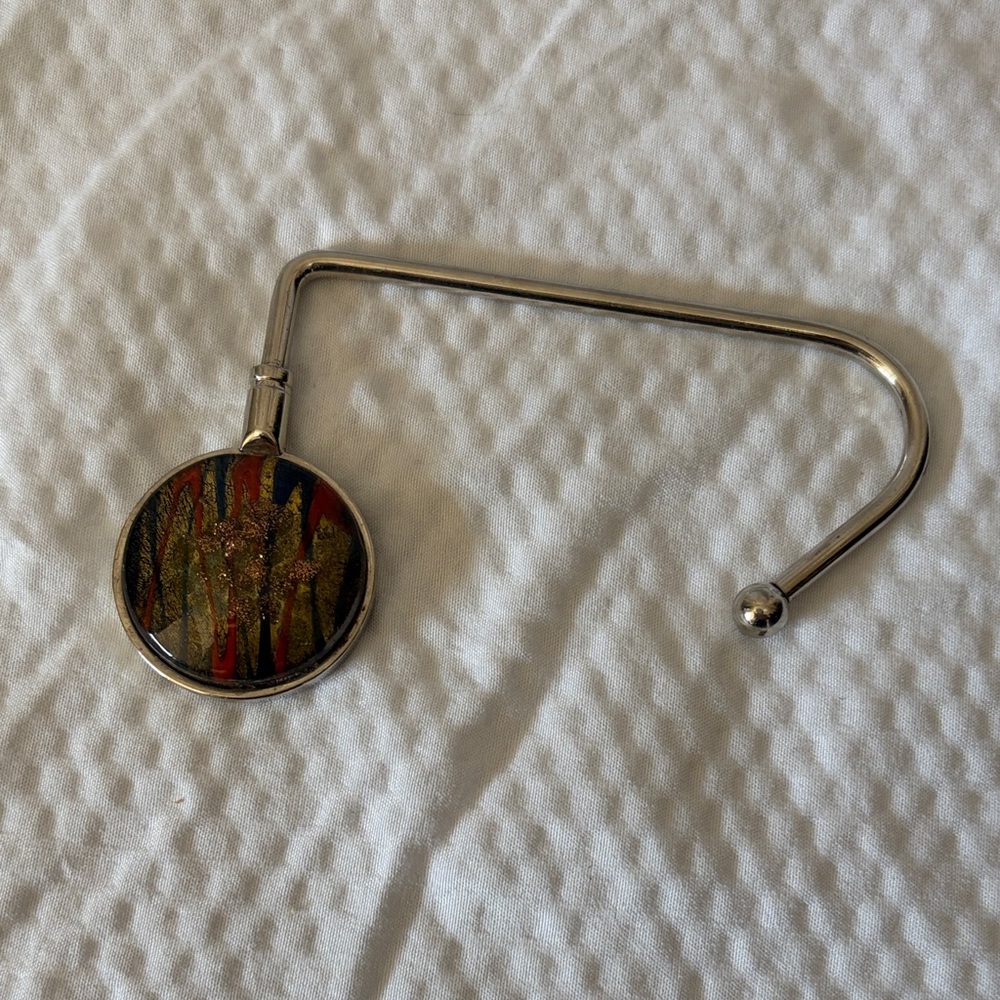NWOT Purse Hook for Tables at Restaurants and Dining in Glitter Gold red & blue